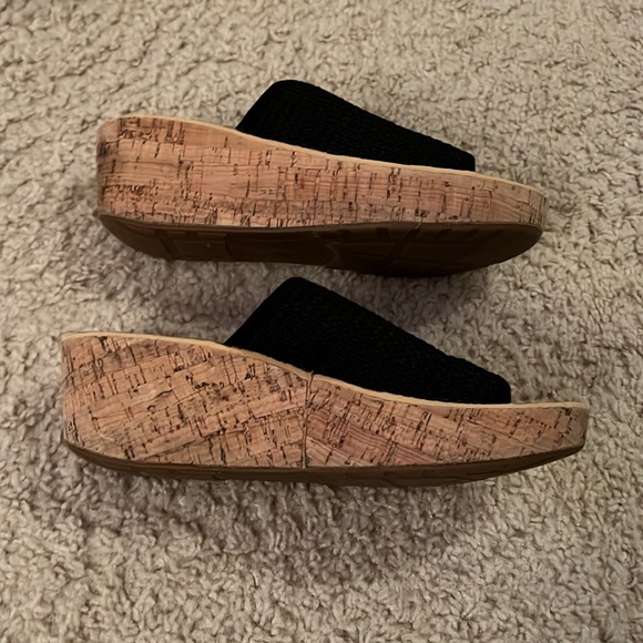 Rockport platform slides. Cork material- black cloth upper. Lightweight SZ 7.5♥️ - Picture 3 of 8
